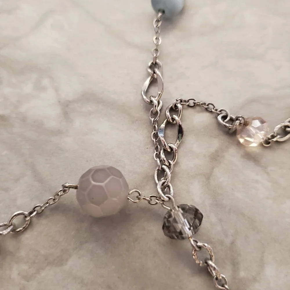 ✨ LOFT Faceted Beads Beaded Stone Asymmetrical Station Necklace ✨ - Picture 4 of 8